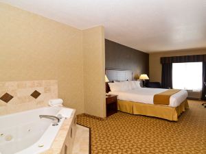 Holiday Inn Express & Suites Fort Atkinson