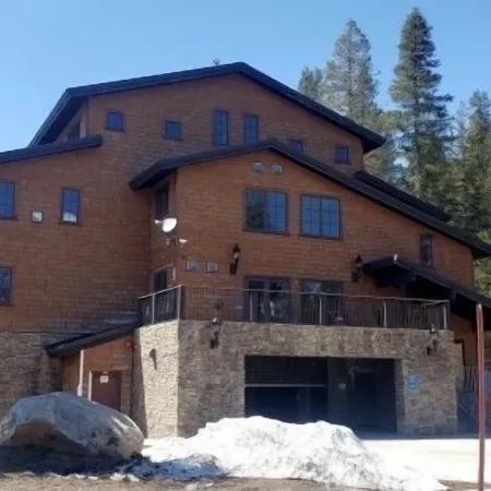 Luxurious Condo -Modern Condo! - SM #207 by Bear Valley Vacation Rentals