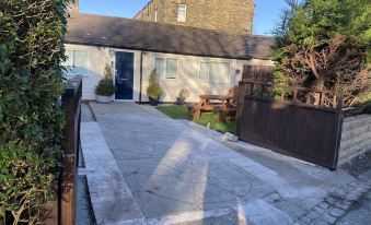 Inviting 1-Bed House in Bradford