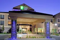 Holiday Inn Express & Suites Logan Hotel berhampiran Valley Wide Country Store - Preston