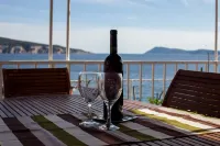 Mira Sea Front Guesthouse Hotels in Komiza