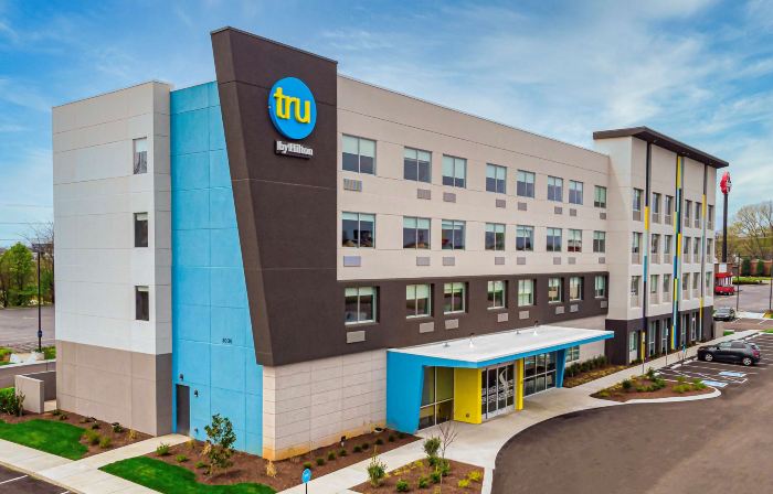 Tru by Hilton Clarksville