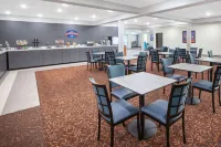 Baymont by Wyndham Grand Rapids Near Downtown - sarapan
