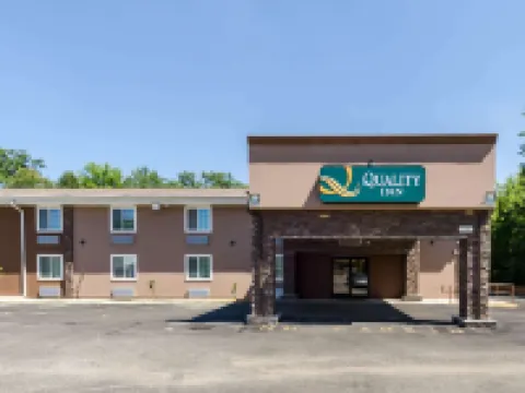 Quality Inn Chicopee-Springfield チコピーのホテル