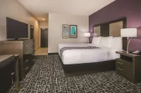La Quinta Inn & Suites by Wyndham Dallas - Richardson Hotels near Park Central