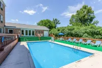 Comfort Inn - 2-Star