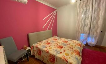 Room in Guest Room - Camera Rosa Appartamento Quadrifoglio