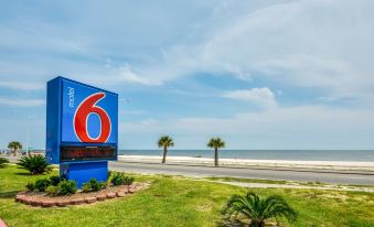 Motel 6 Biloxi, MS - Beach