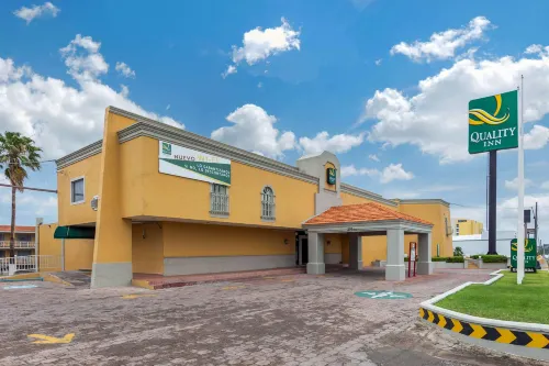 Quality Inn Piedras Negras - Pools