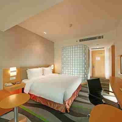 Holiday Inn Express Tangshan Downtown Rooms