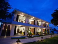 Paradise Resort Phi Phi Hotels near Ko Phi Phi Le