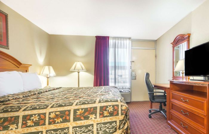 Days Inn by Wyndham Shorter