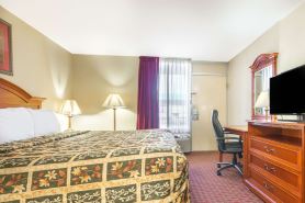 Days Inn by Wyndham Shorter