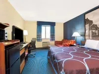 Super 8 by Wyndham Hutchinson Hotels in Reno County
