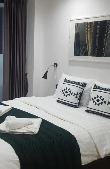 ห้องดีลักซ์พร้อมลานเฉลียง(เตียงควีนไซส์)