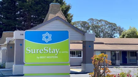 SureStay Hotel by Best Western Santa Cruz Отели рядом с достопримечательностью «UCSC Arboretum»