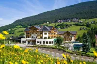 Alpin & Vital Hotel la Perla โรงแรมในCastelrotto