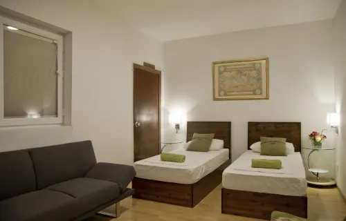 Marco Polo Party Hostel - Airport Shuttle