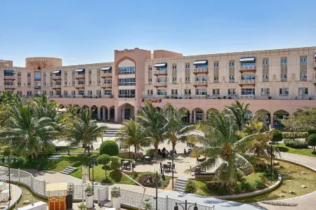 Salalah Gardens Hotel Managed by Safir Hotels & Resorts Отели в г. Салала