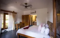 Dunhill Beach Resort Hotels in Cola