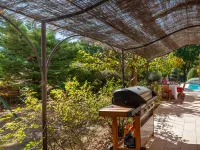 Mas de l'Oulivier Hotels near Roussillon