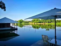 River Marina Resort فنادق في أوثاي ثاني