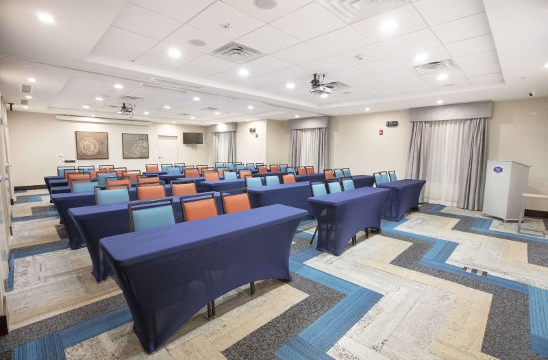 Hampton Inn Toledo/Oregon photo 5