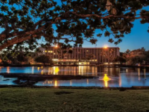 Hilo Hawaiian Hotel, Trademark Collection by Wyndham ヒロのホテル