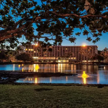 Hilo Hawaiian Hotel, Trademark Collection by Wyndham