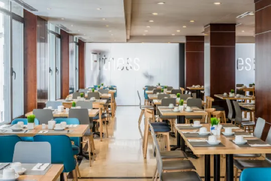 Hotel Madrid Plaza de España, Affiliated by Meliá Отели рядом с достопримечательностью «Небоскреб "Испания"»