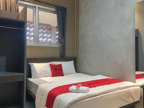 RedDoorz Near Wisata Paribendo Lawang فنادق في Purwodadi