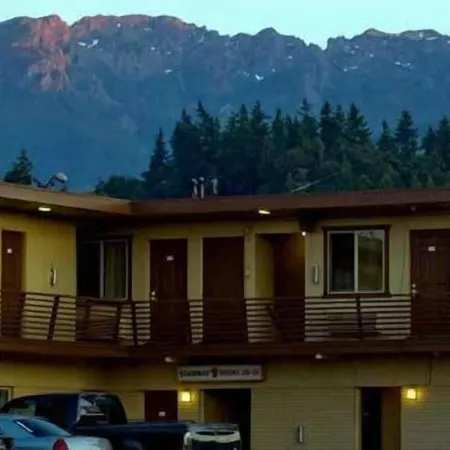 Aircrest Motel