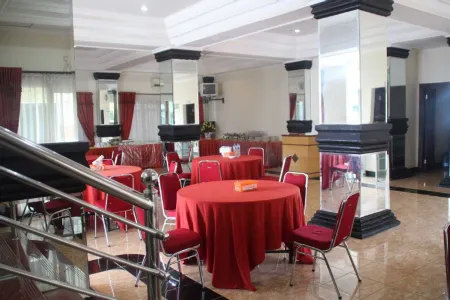 Top Star Hotel Отели в г. Чепу