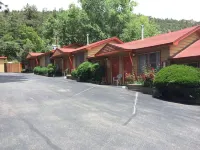 Caboose Motel & Gift Shop