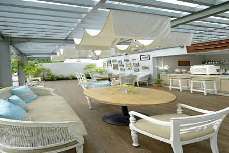 La Lisa Hotel Surabaya Отели в г. Gubeng