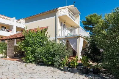 Apartments Meridiana 2 Hotels near Camping Vrila