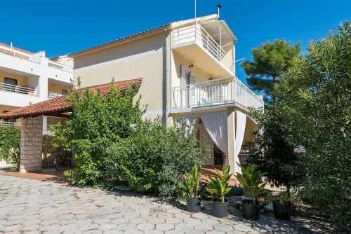 Apartments Meridiana 2 Hotels in Gradac