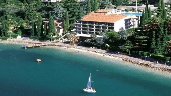 馬爾切西內湖濱酒店