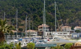 Cesme Kanuni Kervansaray Historical Hotel