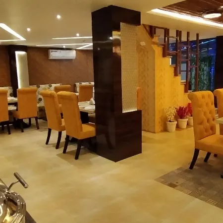 Hotel Crystal Inn Отели рядом с достопримечательностью «Региональный научный центр»