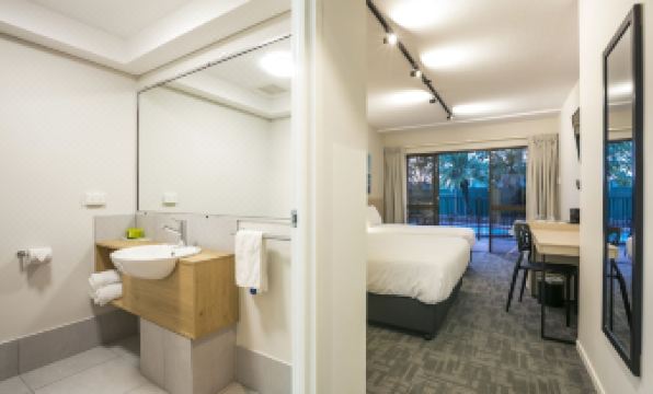 Nightcap at Kawana Waters Hotel