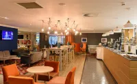 Holiday Inn LEEDS - GARFORTH by IHG - bar