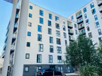 Cloud9Stayz at the Nankeville 01, 02 & 03 Hotels near RHS Garden Wisley