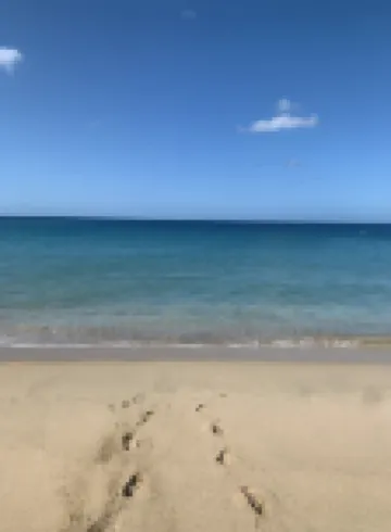 Aguadilla Sunset Apt with electricity water AC WIFI 8 minute walk from Crashboat