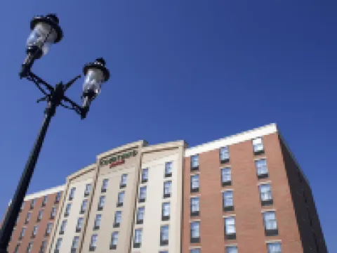 Courtyard Hamilton Hotels in Hamilton