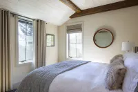 Vaquera House Hotels near Pooh's Corner