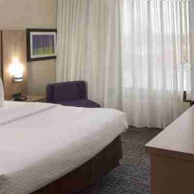 Crowne Plaza Cleveland Airport Rooms