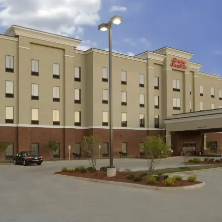 Hampton Inn & Suites McComb