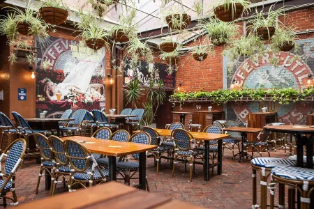 Nightcap at Belgian Beer Cafe Отели рядом с достопримечательностью «Форрест Чейз»