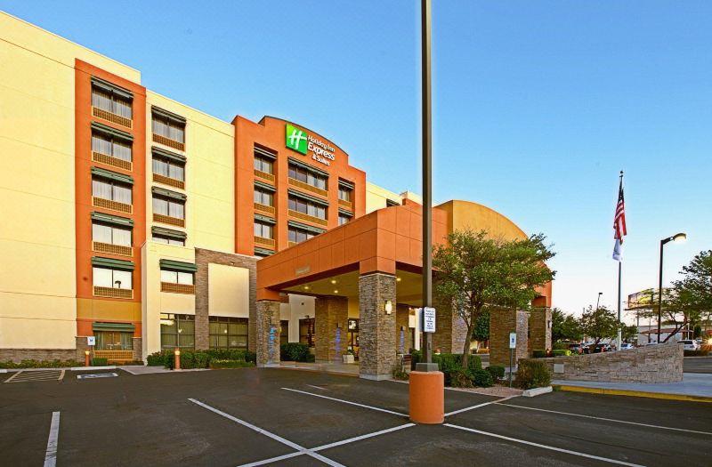 Holiday Inn Express & Suites Tempe by IHG